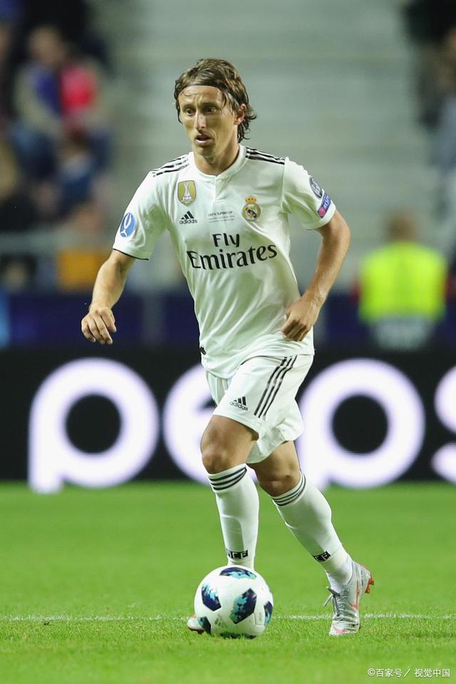 详解棒球规则中的“打者干扰”判定当球棒击中捕手手套